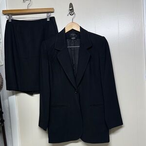 Studio9 Elegant Black Blazer and Skirt Ensemble